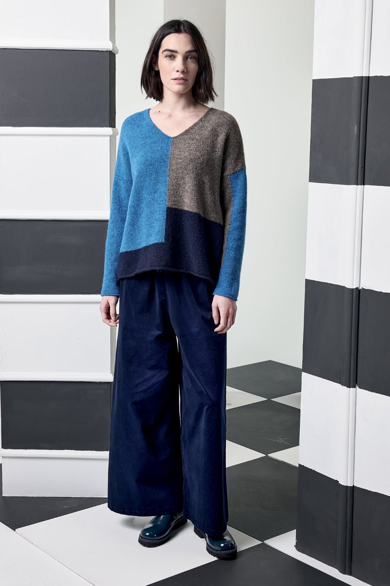 NeiramiNeirami Over Block Colour V - Neck SweaterTopsCrusca/Sky/Blu - Blue Water Clothing