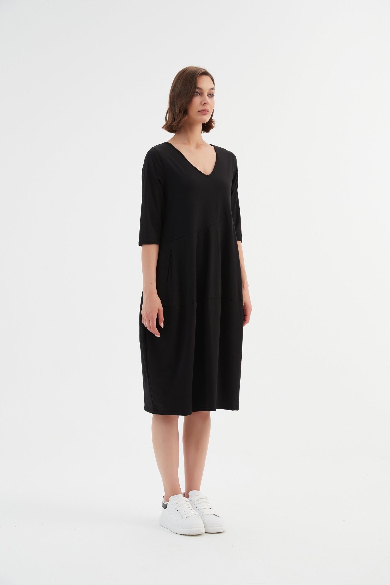 TirelliTirelli V Neck Diagonal Seam Dess BlackClothingBlack - Blue Water Clothing