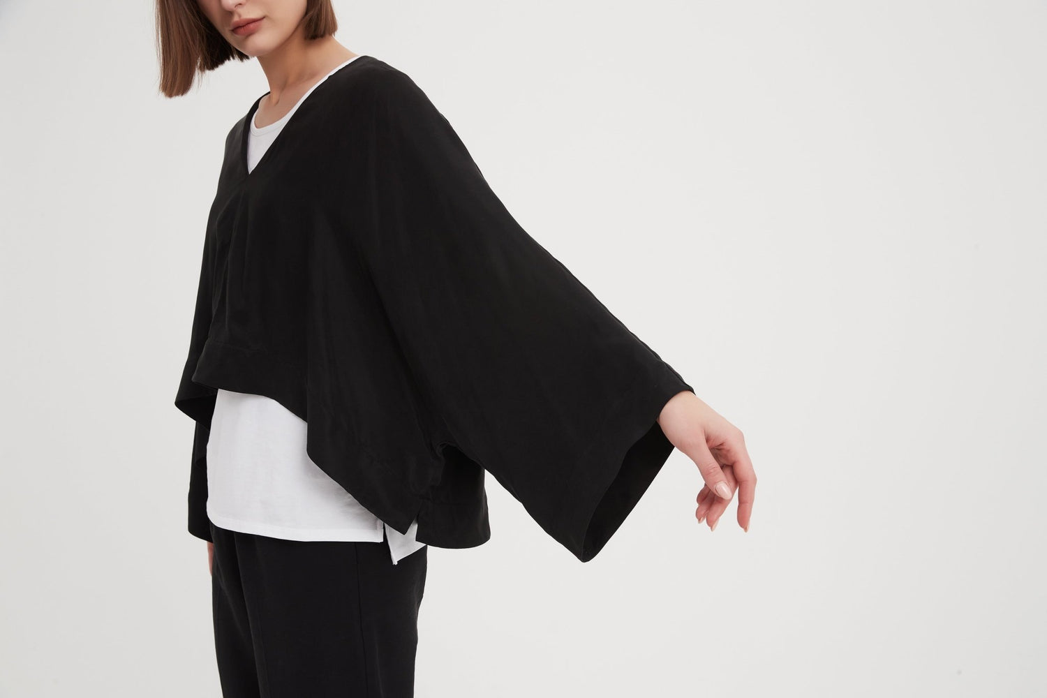 TirelliTirelli V - Neck Oversized Layer TopClothingBlack - Blue Water Clothing