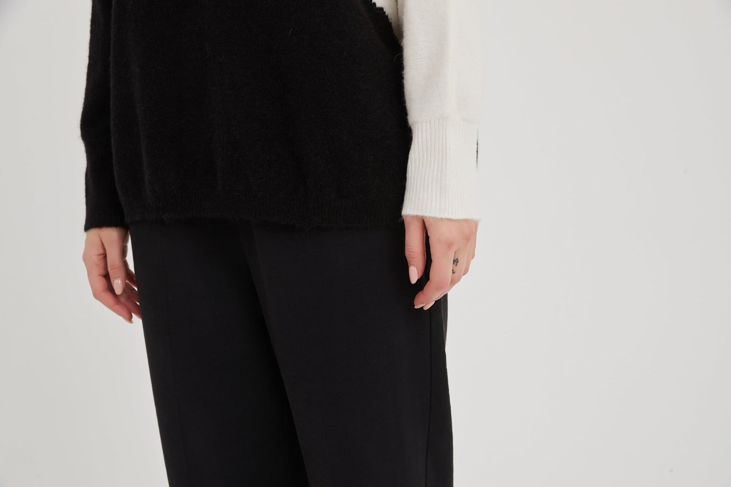 TirelliTirelli Wave Detail Contrast KnitClothingBlack/Cream - Blue Water Clothing