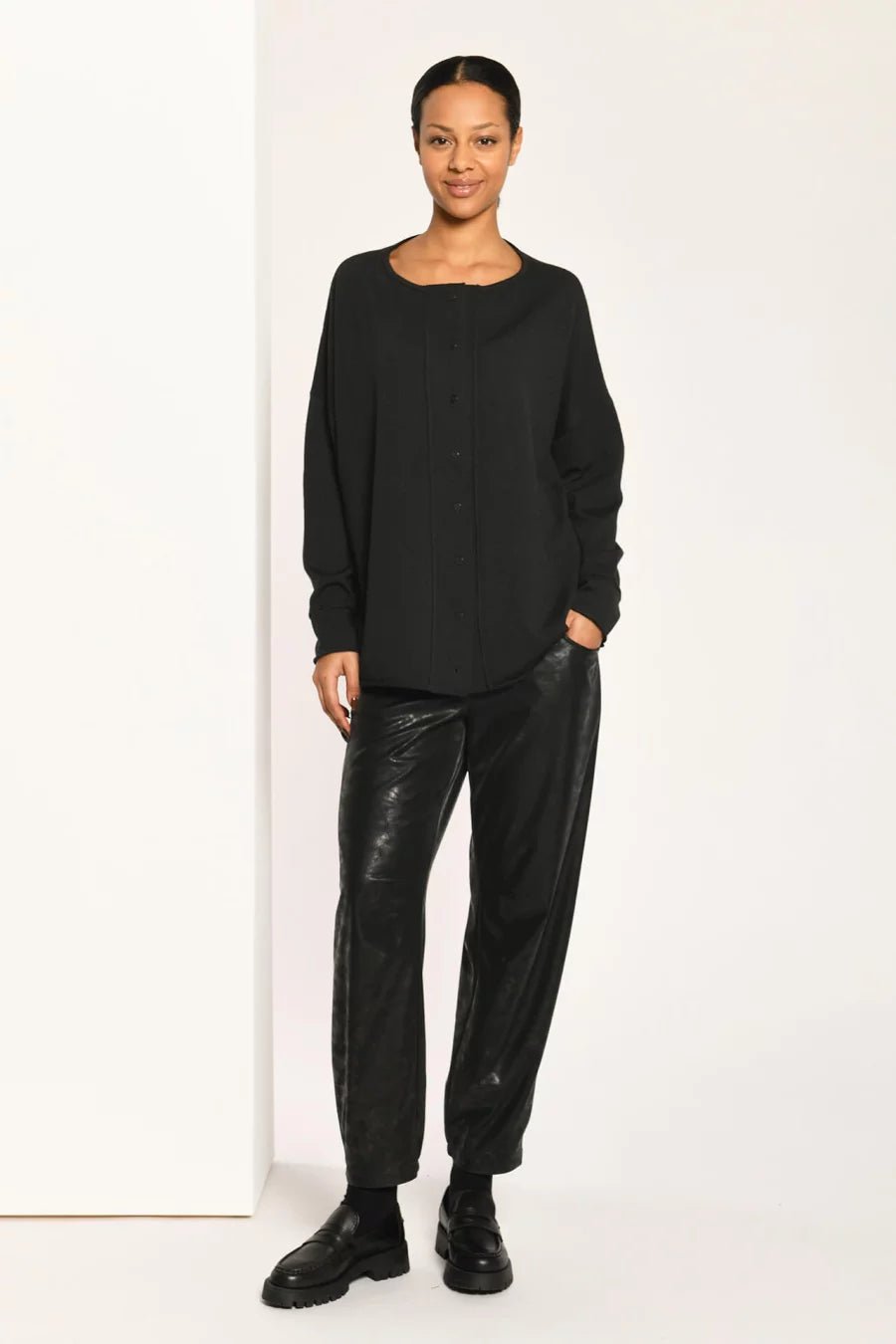 VetonoVetono Round Shape Trouser BlackBottomsBlack - Blue Water Clothing