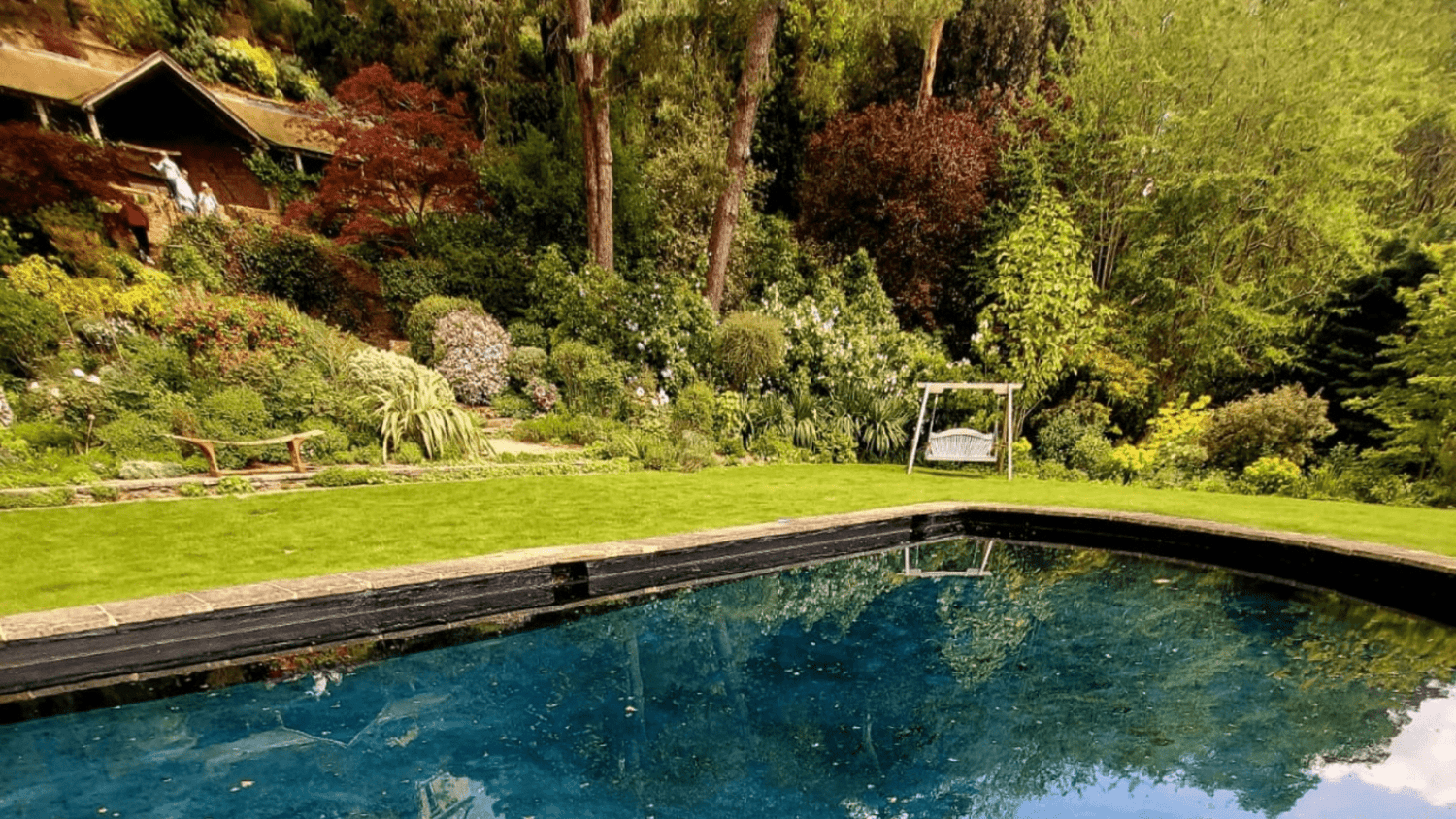 Contemporary Gardens and Fashion: An Inspiring Fusion - Blue Water Clothing