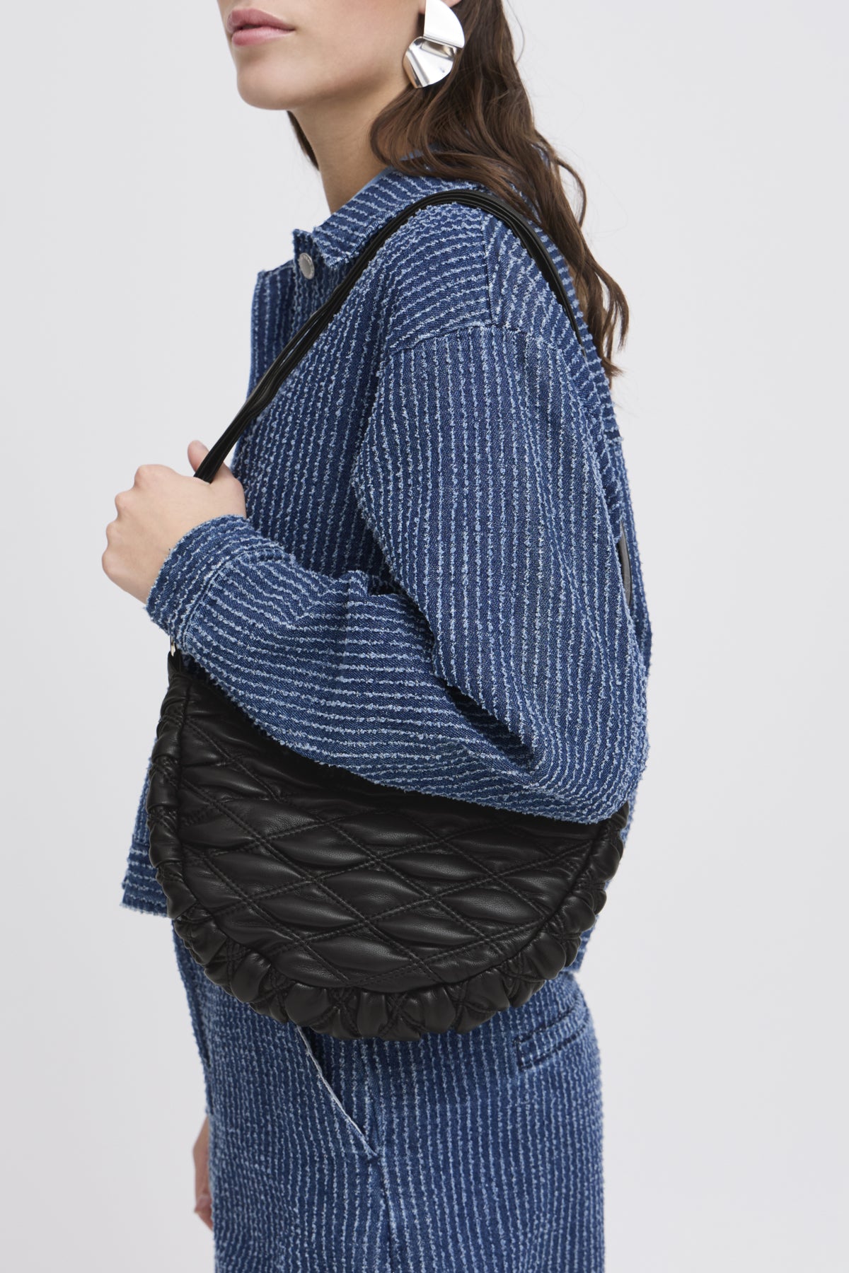 Bavisac Shoulder Bag