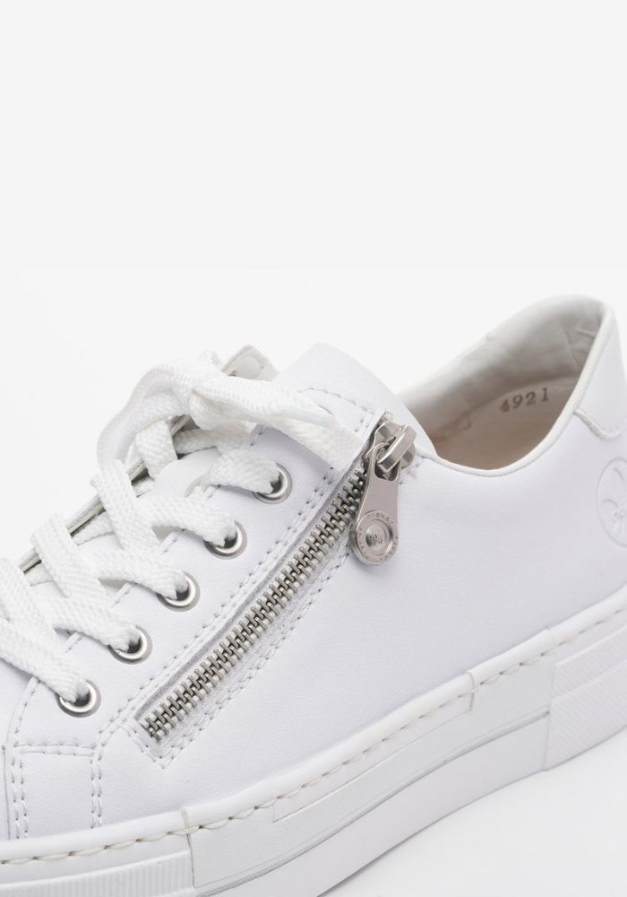 Zip Close Trainers