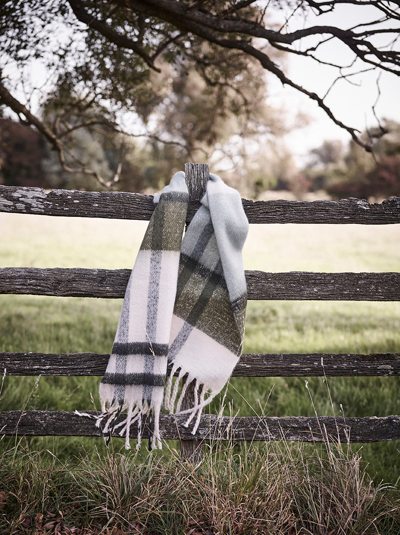 Barbour Isla Tartan Boucle Scarf