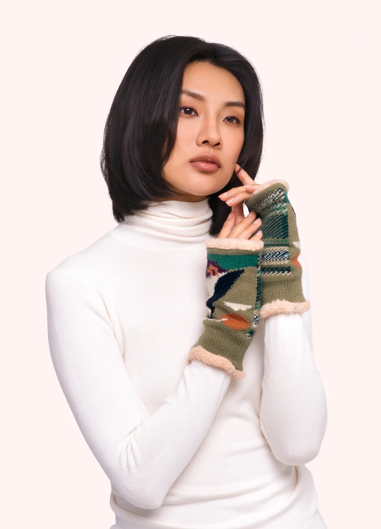 Powder AW26 Puffin Wrist Warmers in Moss