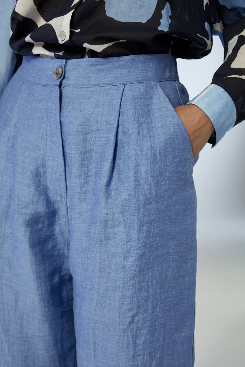 Neirami Trousers With Pleats Sky