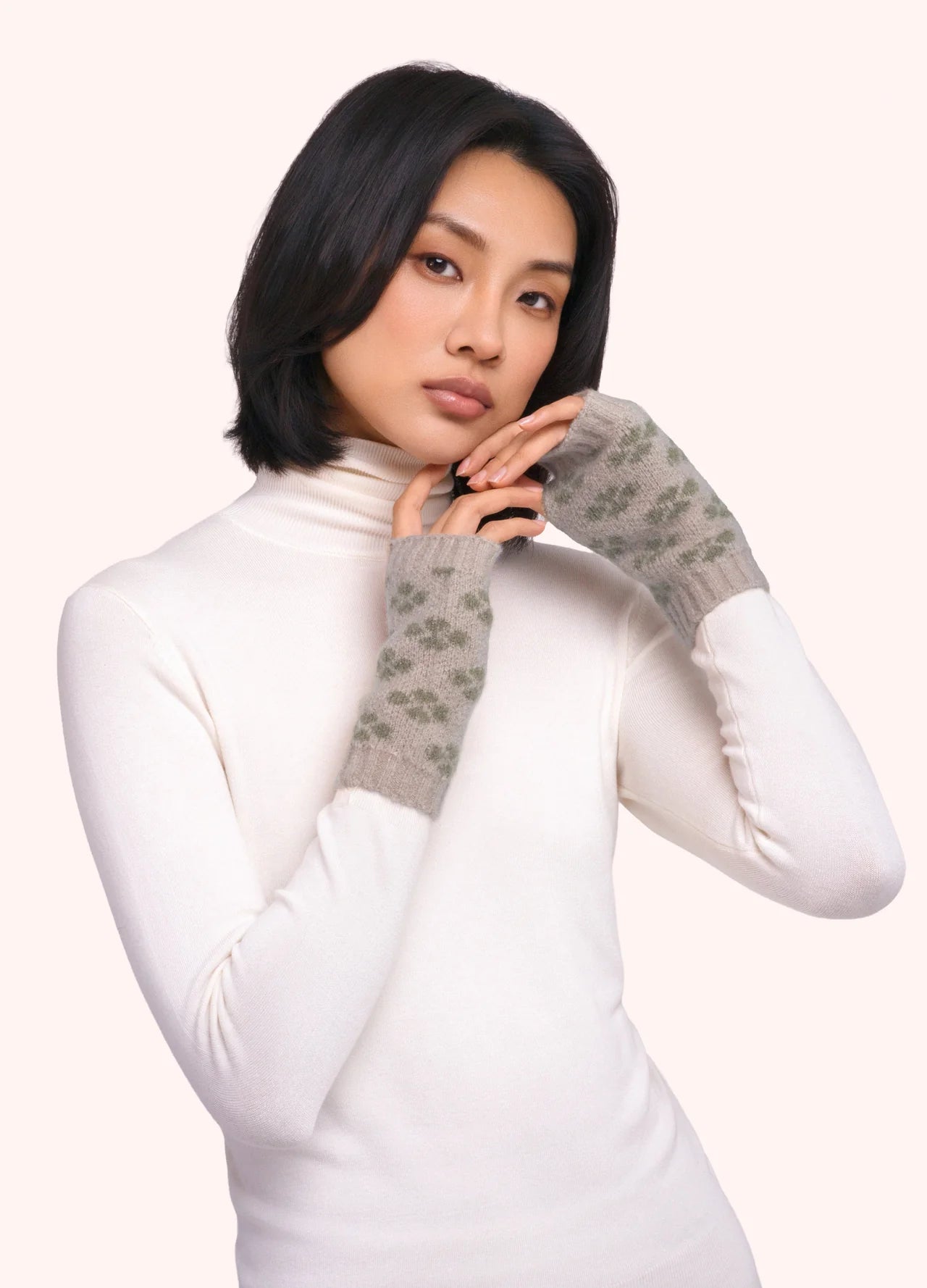 Powder AW26 Roxy Wrist Warmers in Cream/Moss