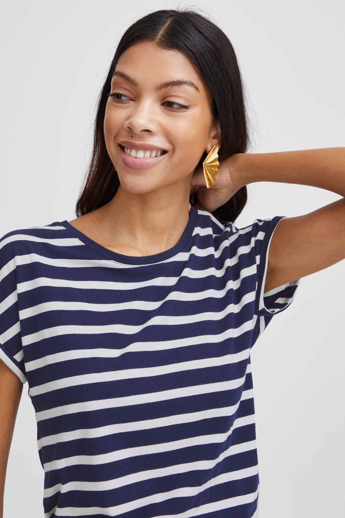 B Young pamila O Neck T-Shirt - Blue Water Clothing