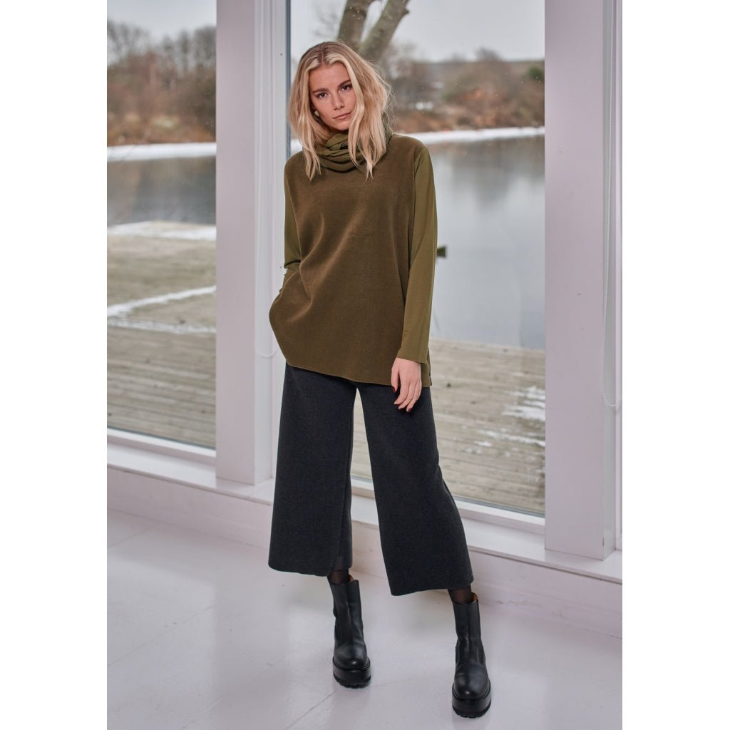 Henriette SteffensenHenriette Steffensen Fleece Flare Trouser 3/4 LengthBottomsSoft Black - Blue Water Clothing