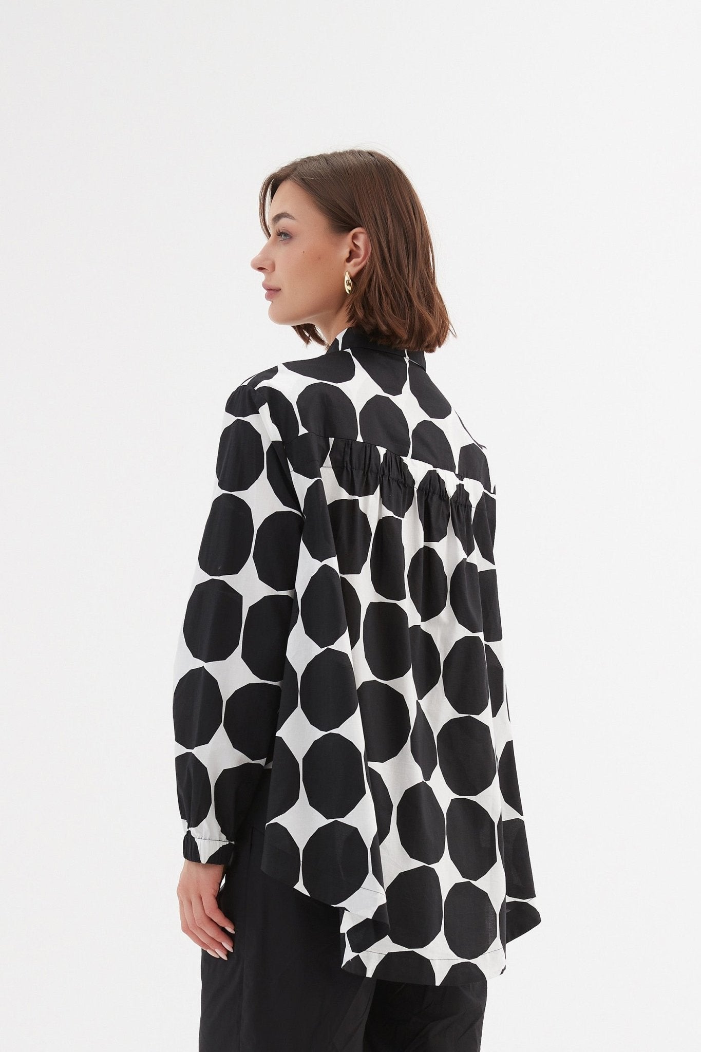 Tirelli Elastic Front Hem Print Shirt Black Spot Print - Blue Water Clothing