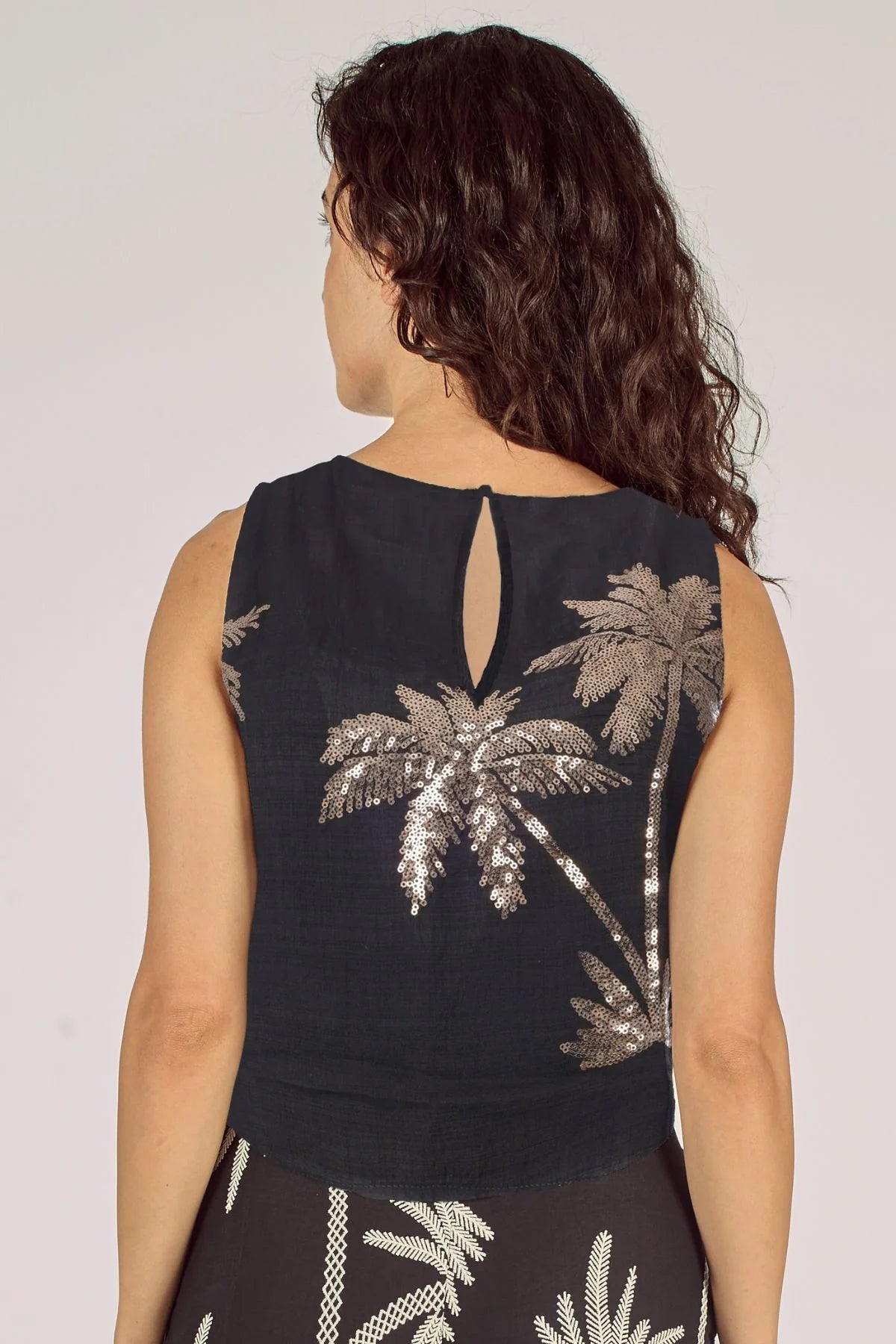 Traffic PeopleTraffic People Evie Top Palms Of GoldTopsBlack - Blue Water Clothing