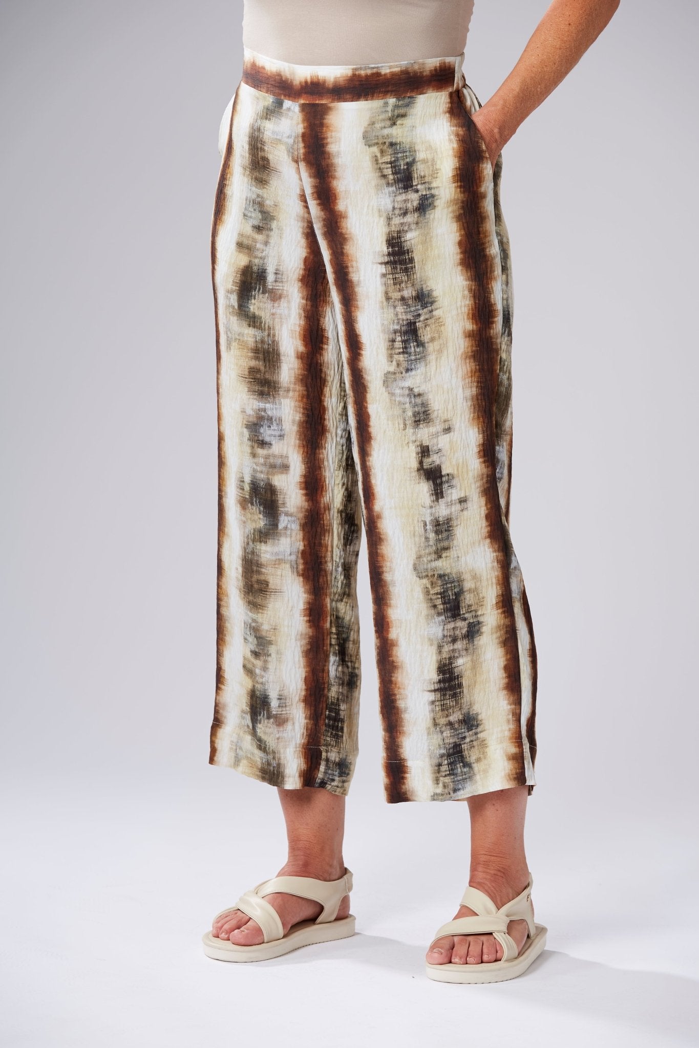 Yellow LabelYellow Label Printed 7/8 Trousers PebbleBottomsPebble - Blue Water Clothing